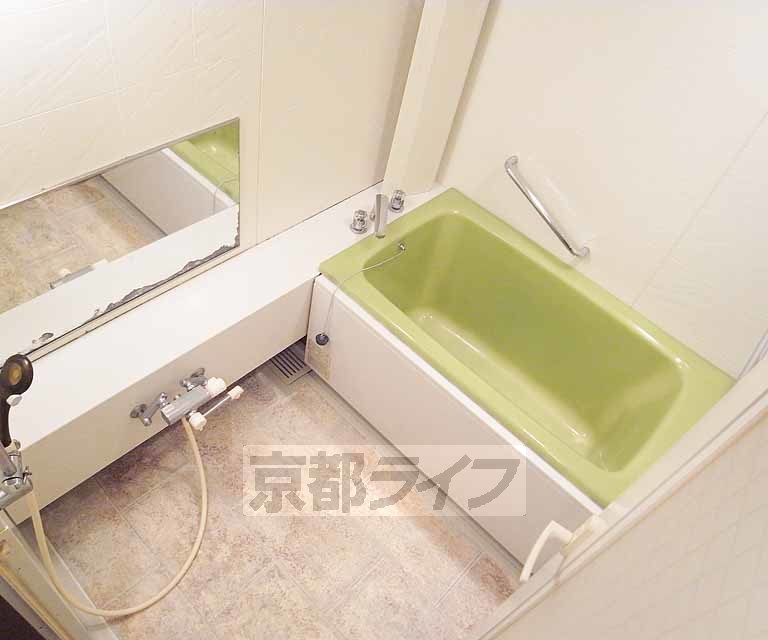 バス・シャワールーム　広々としたお風呂です。