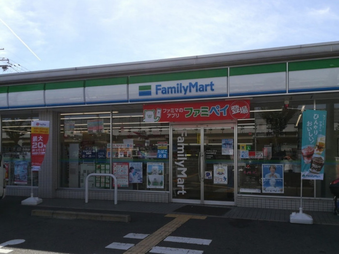 コンビニ　ファミリーマート（コンビニ）まで350m
