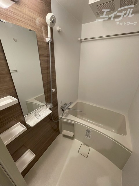 バス・シャワールーム　清潔感のあるお風呂になります。