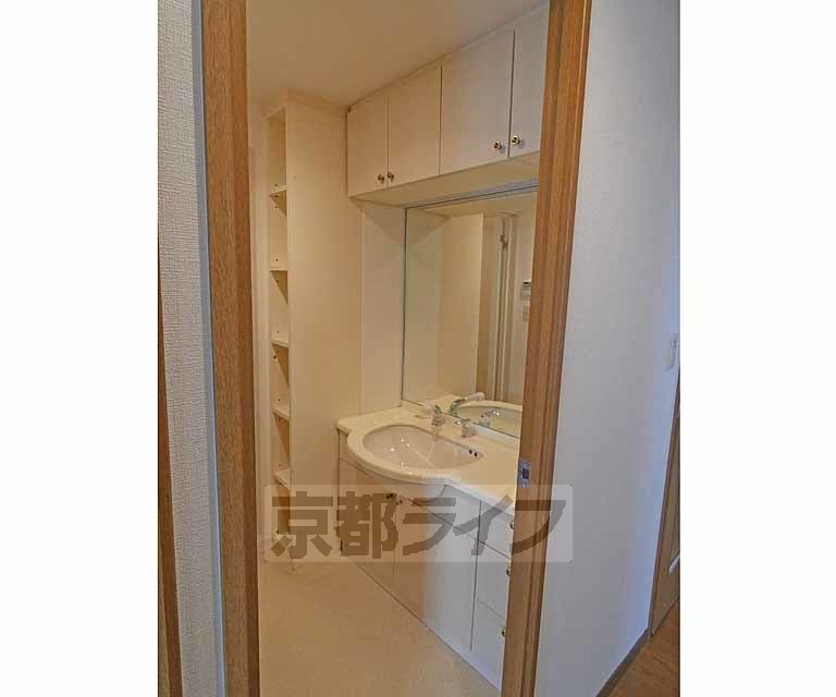 洗面設備　収納も多い洗面です。