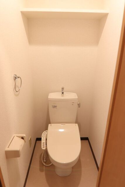 トイレ　※別室の参考写真の為、現況優先です。