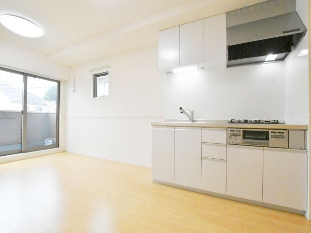 居室・リビング　★★三口ガスシステムキッチン★★