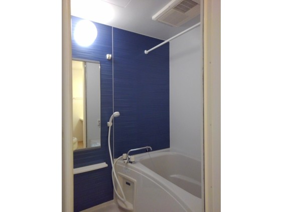 バス・シャワールーム　便利な追焚機能、浴室乾燥機付き