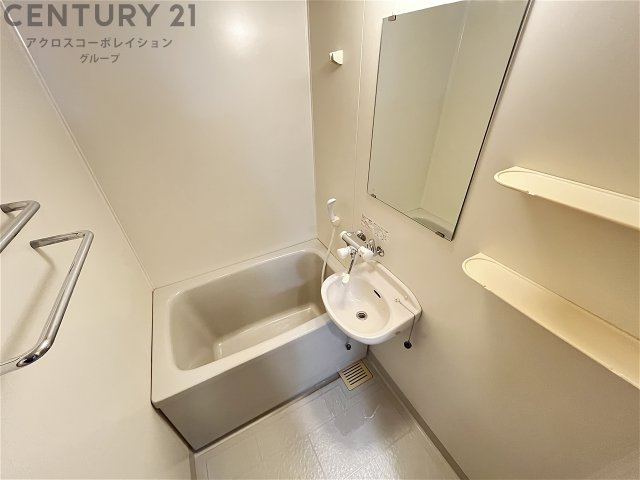 バス・シャワールーム　シンプルで機能的なユニットバスです♪