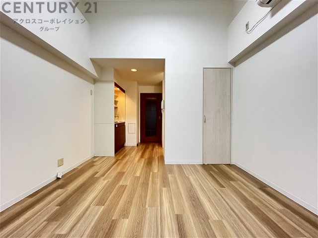 居室・リビング　ロフト付き！エアコン付きで快適に過ごせます♪