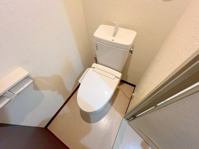 トイレ　綺麗なトイレにはウォシュレット標準装備です。