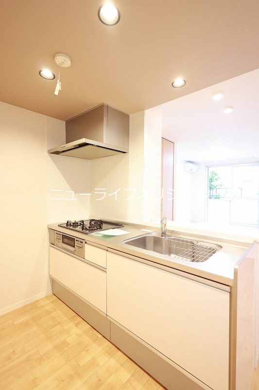 キッチン　グリル付3口コンロでお料理の幅も広がります♪