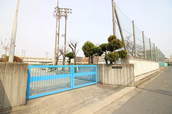 中学校　堺市立旭中学校（中学校）まで1740m
