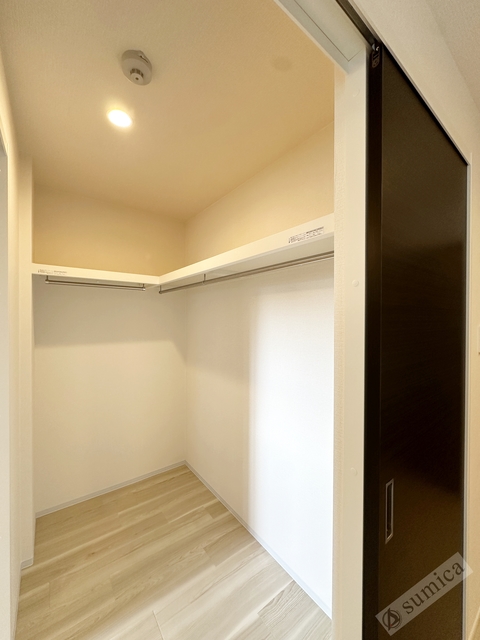 収納　たっぷりと収納できるウォークインクローゼット♪♪