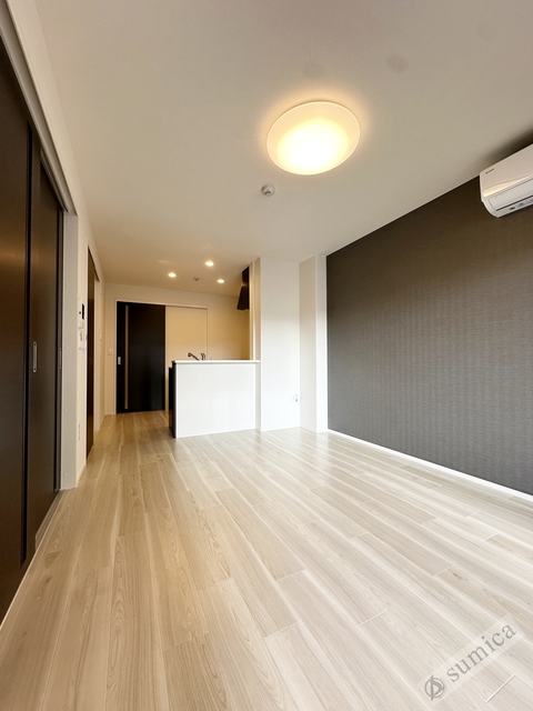 居室・リビング　アクセントクロスがオシャレ部屋を演出♪♪