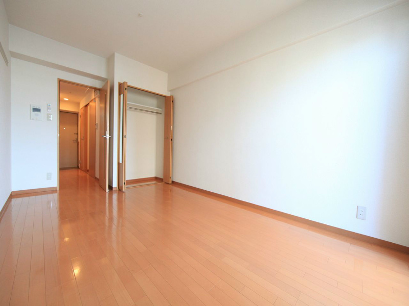 その他　洋室8帖　エアコン完備　バルコニー