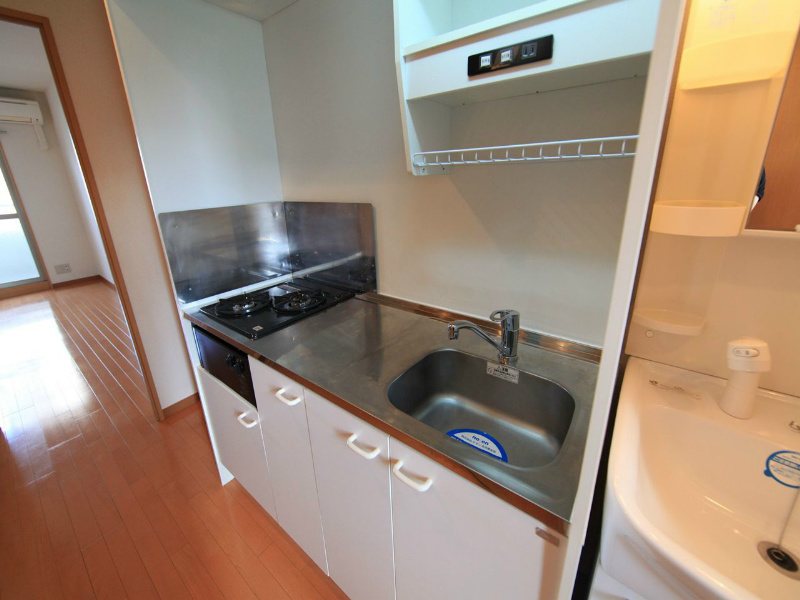 キッチン　システムキッチン（ガス2口）冷蔵庫・レンジご用意できます