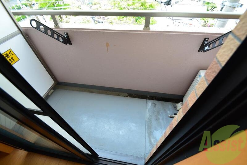 バルコニー　いたって普通のバルコニーです。