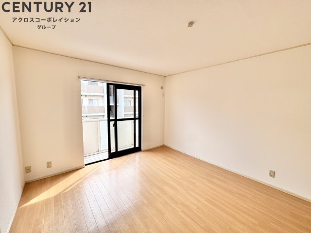 居室・リビング　南向きで日当たり良好なリビングです。