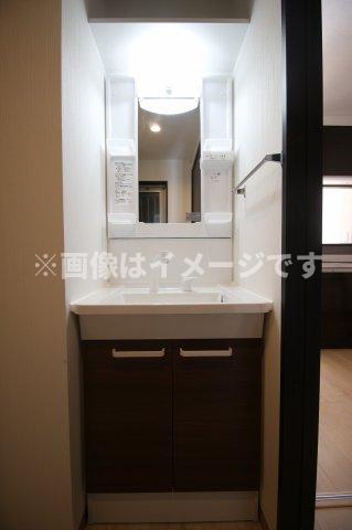 洗面設備　独立洗面台で身支度をすべて済ませてしまいましょう