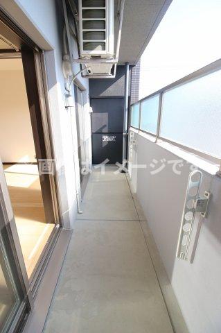 バルコニー　開放的で明るい空間を演出してくれるバルコニーです