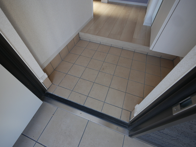 玄関　★お掃除のし易い玄関です★