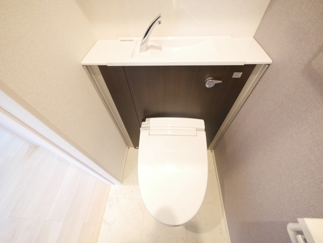 トイレ　★人気の温水洗浄便座付です★