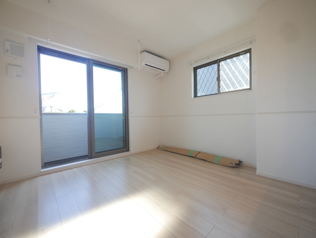 居室・リビング　★窓の大きい明るいお部屋です★