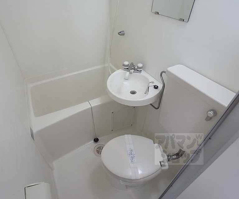 バス・シャワールーム　ユニットバス・鏡付き