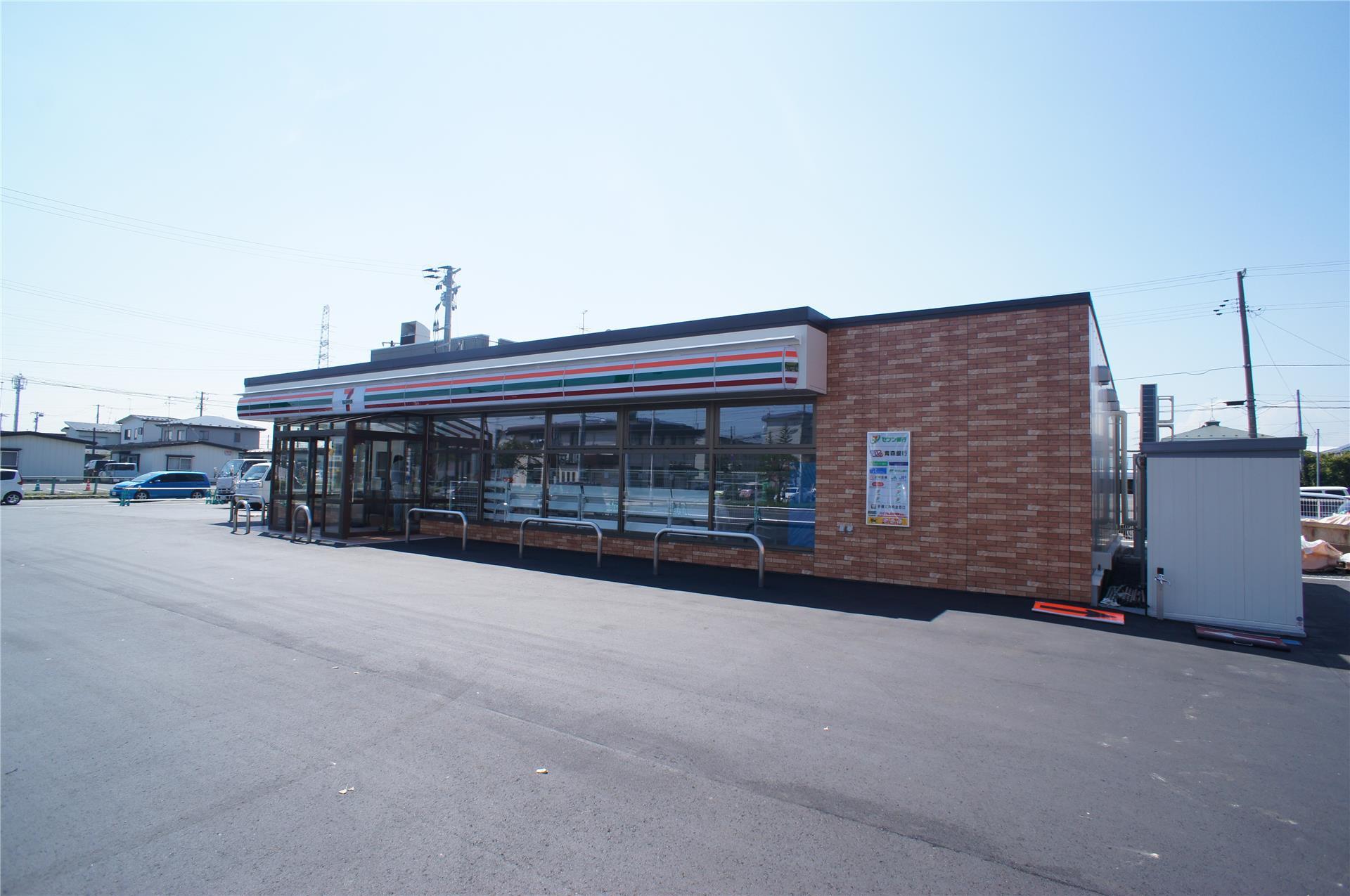 コンビニ　セブンイレブン八戸下長3丁目店（コンビニ）まで671m