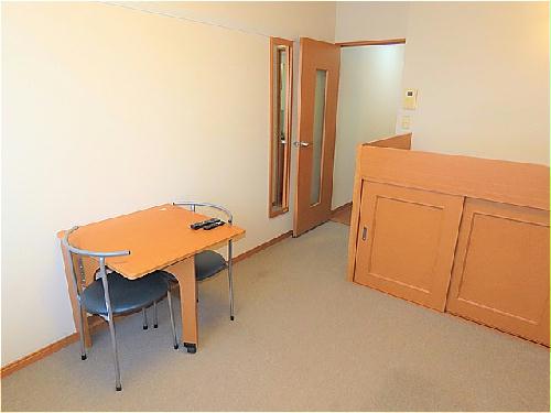 居室・リビング　ハイベッドタイプのお部屋です