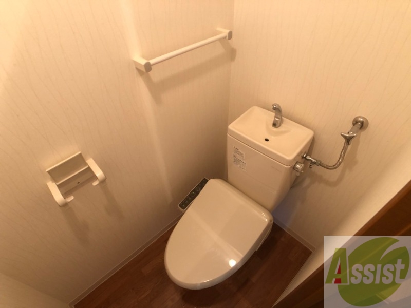 トイレ　ウォシュレット機能がついたトイレです。安心して使用できます。