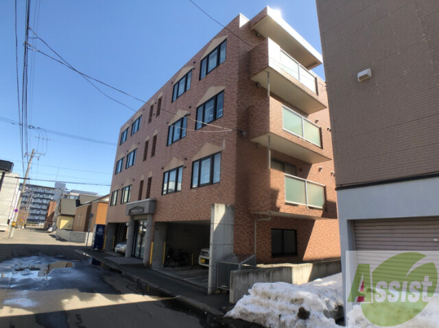 建物外観　札幌市北区麻生町１丁目「グリュックス・クレー麻生」