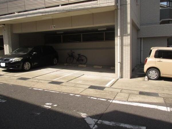 駐車場　駐車場