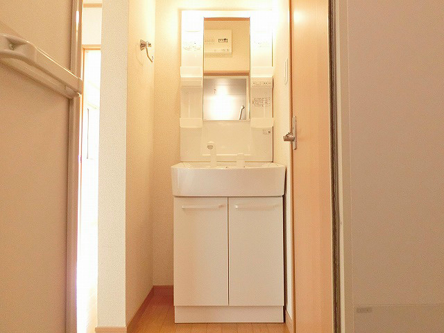 洗面設備　収納力を兼ね備えたシャワードレッサー。