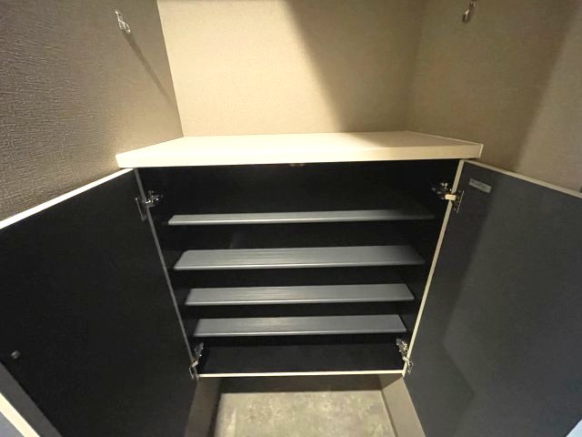 収納　同マンション反転タイプの部屋写真
