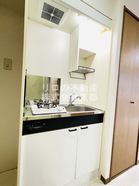 キッチン　キッチンは収納付！調理器具など必要な物を収納できます☆
