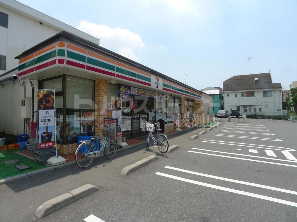 コンビニ　セブンイレブン足立辰沼1丁目店（コンビニ）まで500m
