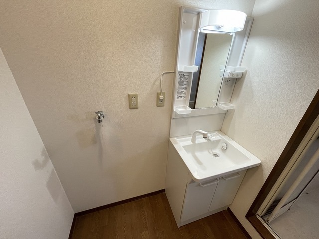 洗面設備　※別部屋の参考写真です。