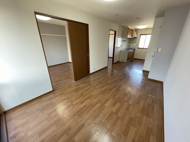 居室・リビング　※別部屋の参考写真です。