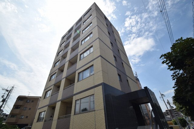 建物外観　東向き8階建ての大型マンション！