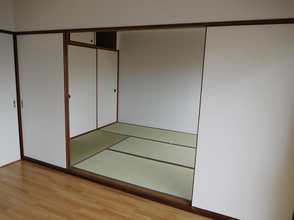 2DK Mansion in Kagoshima, Kagoshima — photo 3 of 3