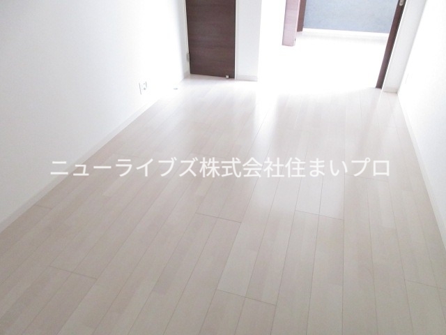 ヒラソルカドマの居間写真