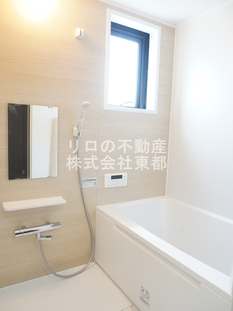 バス・シャワールーム　浴室には窓があり明るい空間！湿気対策に換気窓は大切ですね☆