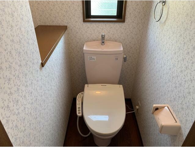 トイレ　落ち着いた色調のトイレです♪