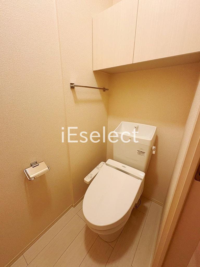 トイレ　温水洗浄便座付きのトイレです