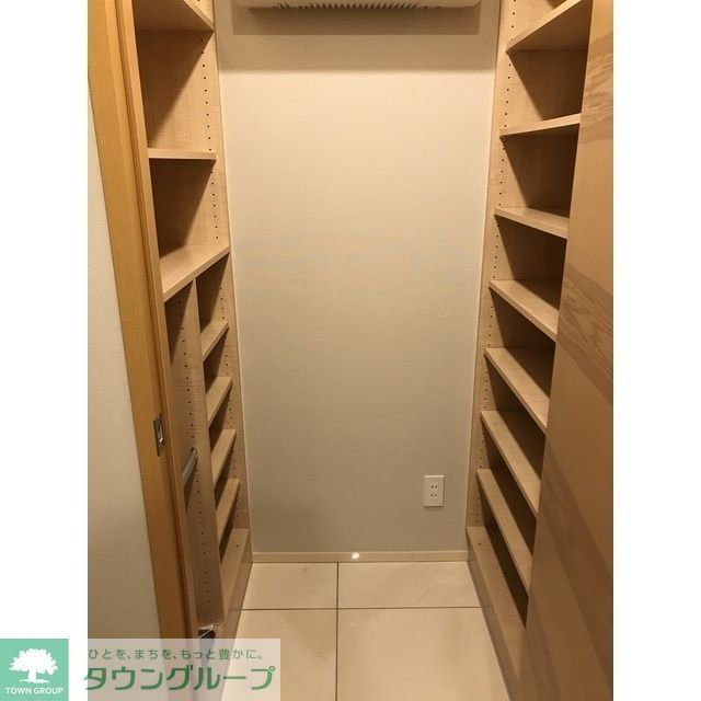 玄関　シューズウォークインクローゼット
