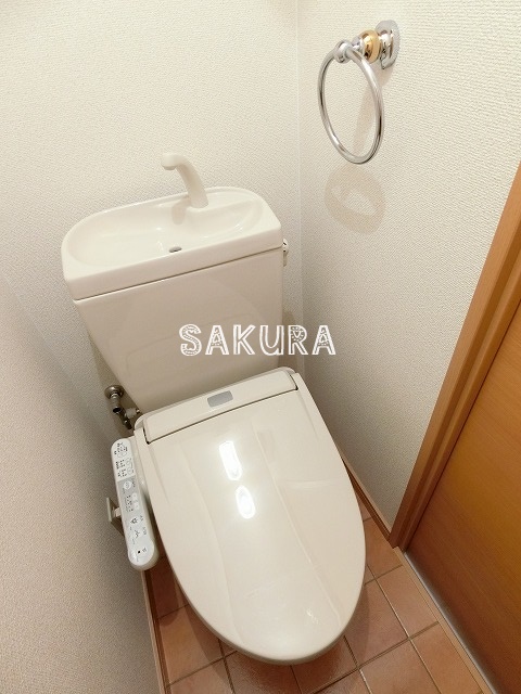 トイレ　嬉しい温水洗浄便座♪