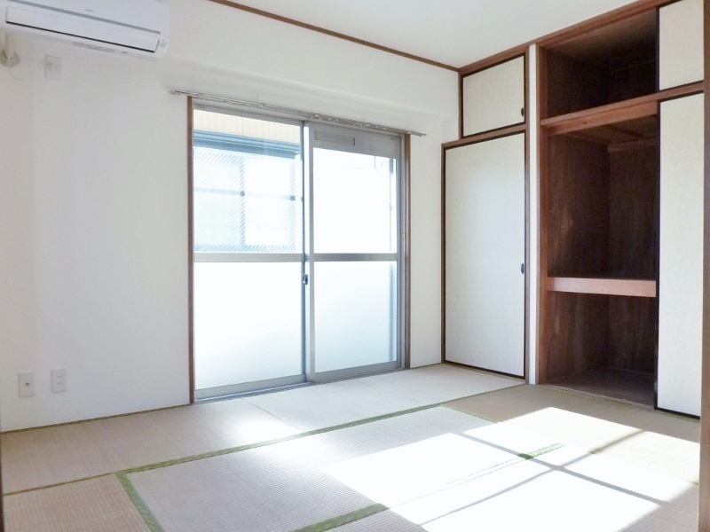 収納　南向き６帖和室エアコン１基収納1間半