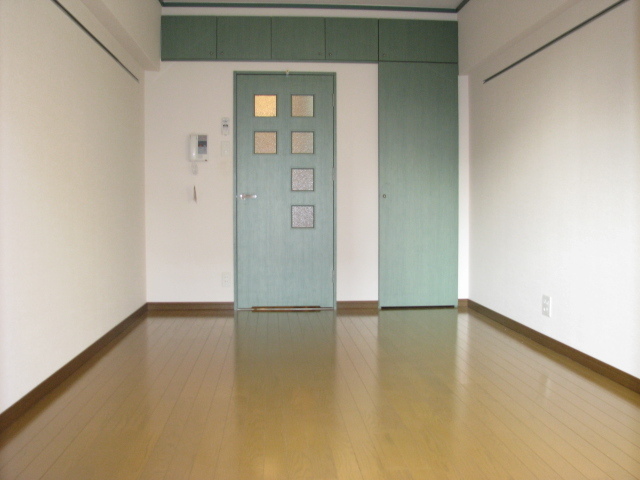 ロイヤル渡辺通の居間写真