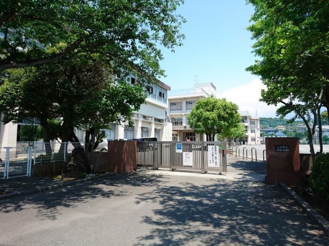 レオパレス比奈の小学校