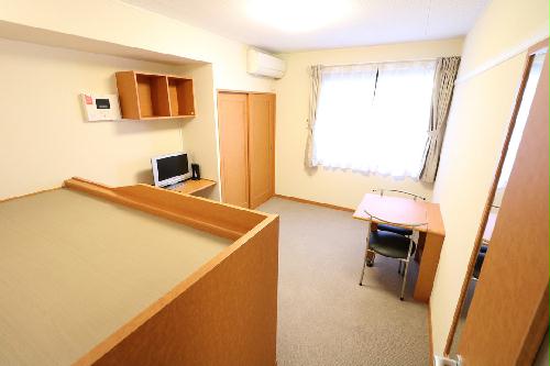 居室・リビング　大型家具家電付きにより初めての一人暮らしの方も安心！