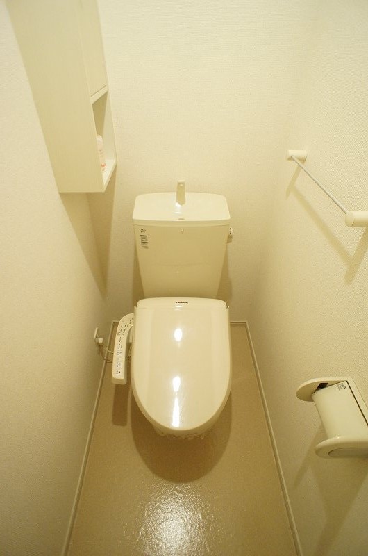 ＪＲ上越線 新前橋駅 徒歩51分 2階建 築13年のトイレ写真