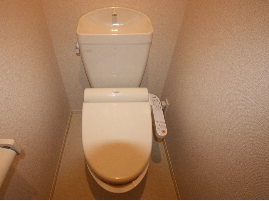 ＪＲ福塩線 横尾駅 徒歩20分 2階建 築14年のトイレ写真