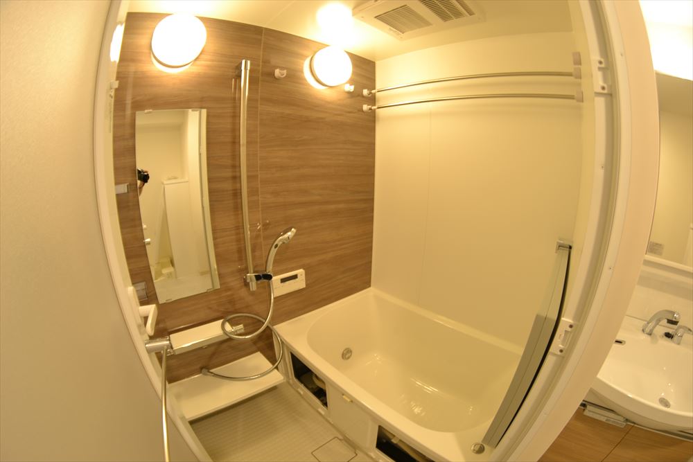 バス・シャワールーム　落ち着いた空間のお風呂です